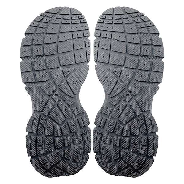 New summer style flip flops with anti slip design for men's flip flops and beach sandals