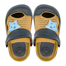 New children's hole shoes cute lightweight soft soled sandals anti slip baby beach shoes