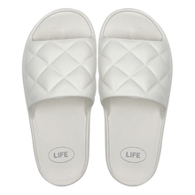 New style of fashionable white slippers for girls with a sense of stepping on poop suitable for summer outdoor wear and home anti slip straight drag