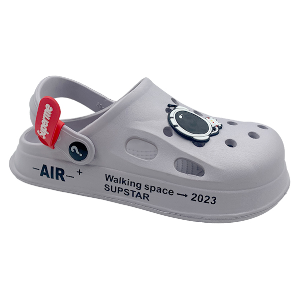 Thick soled perforated shoes for men and women for summer wear 2025 new seaside beach anti slip toe cap height increasing cool slippers