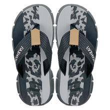 New summer style flip flops with anti slip design for men's flip flops and beach sandals