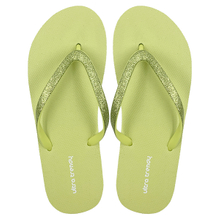 Glitter glitter PE thick soled flip flops are lightweight breathable and can be worn as beach flip flops