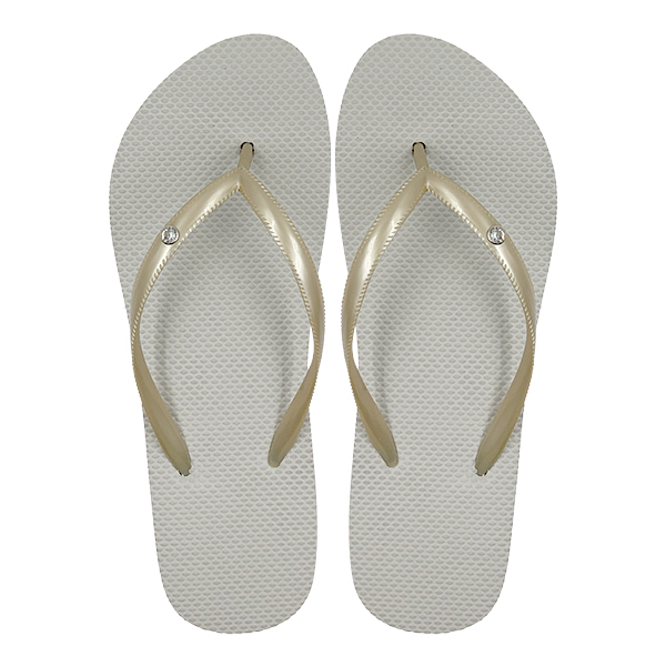 New flip flops for women in summer beach shoes for outdoor wear clip on sandals casual and versatile