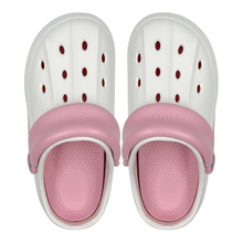 Summer thick soled perforated shoes for women new anti slip and height increasing toe cap sandals for wearing on the beach semi slippers