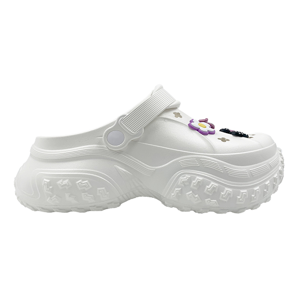 New thick soled two hole shoes for wearing on the outside cool slipper casual cute cartoon sandals