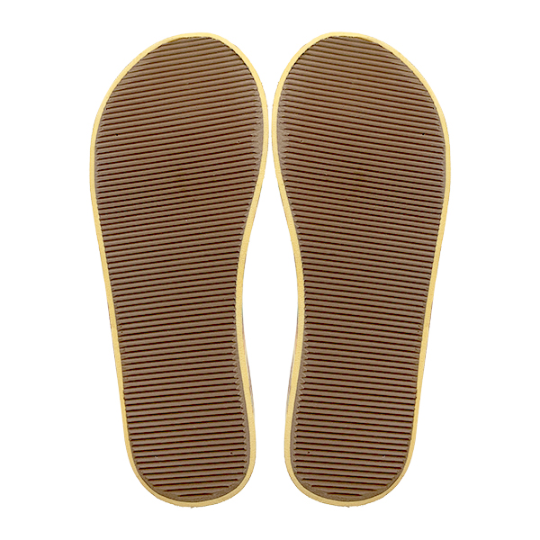 Fashionable flip flops with thick sole and comfortable clip on sandals beach slippers