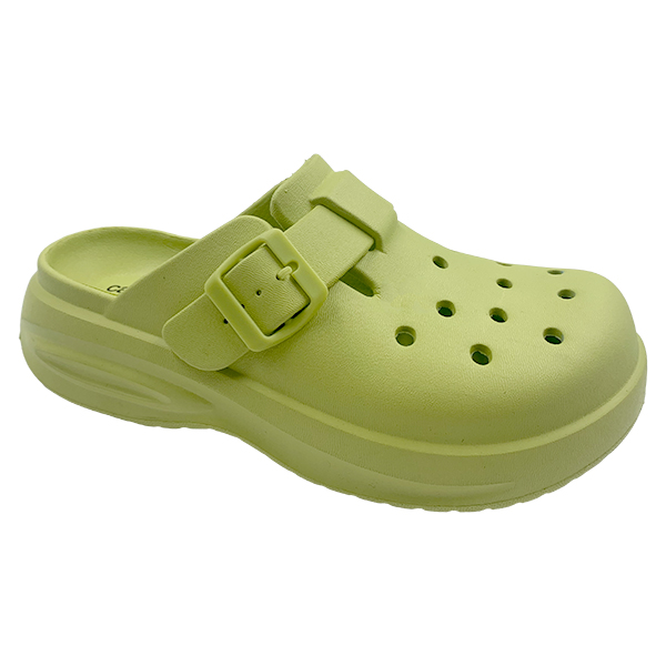 Thick soled perforated shoes for men and women for summer wear 2025 new seaside beach anti slip toe cap height increasing cool slippers
