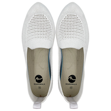 Women's breathable white fly woven mesh shoes with shallow breathable and anti slip bean shoes