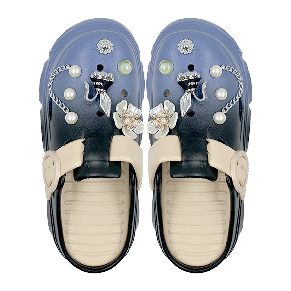 Gradient colored perforated shoes for women new summer outerwear with a sense of stepping on poop thick sole toe cover and half slippers