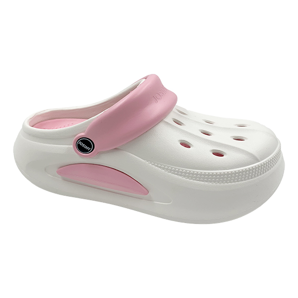 Summer thick soled perforated shoes for women new anti slip and height increasing toe cap sandals for wearing on the beach semi slippers