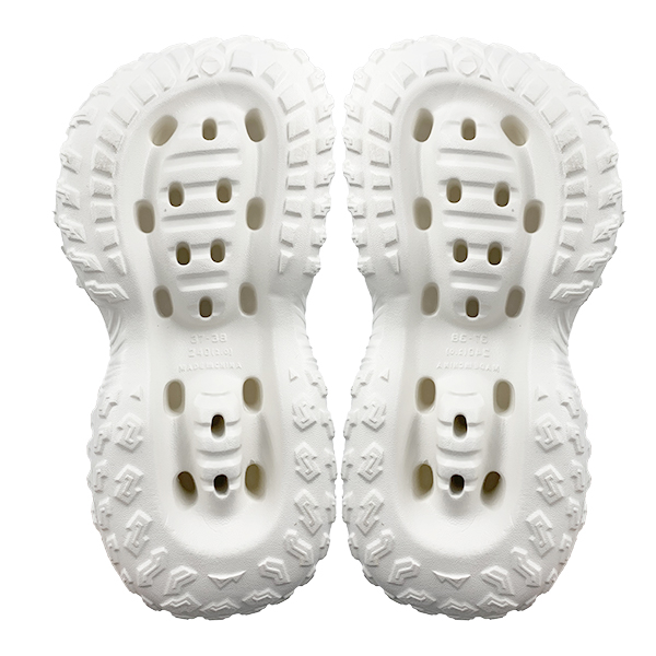 New thick soled two hole shoes for wearing on the outside cool slipper casual cute cartoon sandals