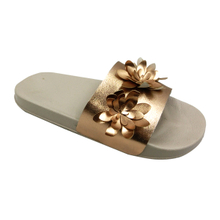 Women Fashion Slipper with Gold Flower Pu Upper
